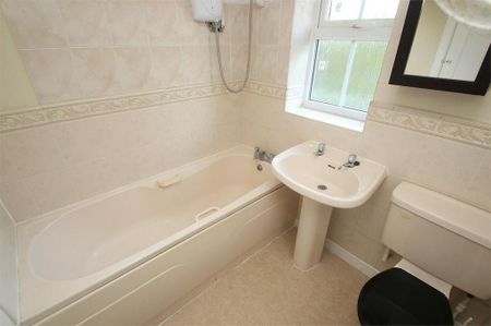 2 bedroom end of terrace house to rent - Photo 5