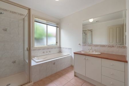 1 The Glen, Pakenham VIC 3810 - House For Rent | Domain - Photo 2