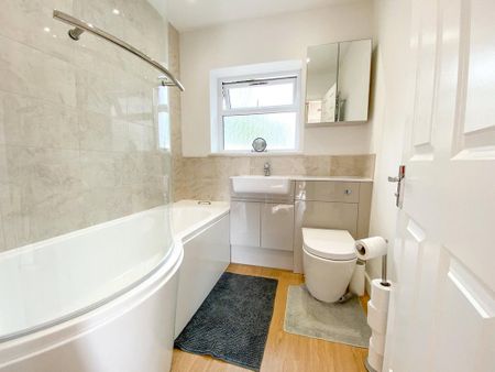 1 bedroom in a house share to rent - Photo 4