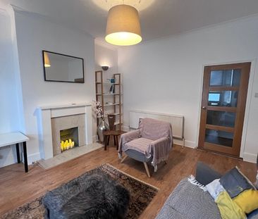 2 Bed Flat, Lichfield Road, NW2 - Photo 1