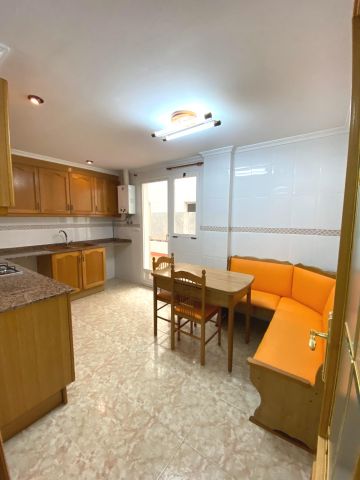 EXCEPTIONAL FLAT WITH GARAGE AND STORAGE ROOM ON LOPE DE RUEDA STREET - Photo 2