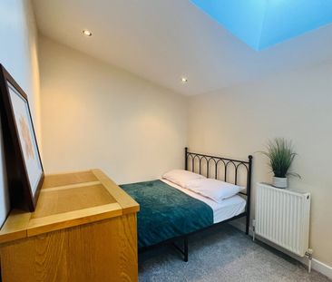 Room in a Shared House, Hedgley Mews, SE12 - Photo 5