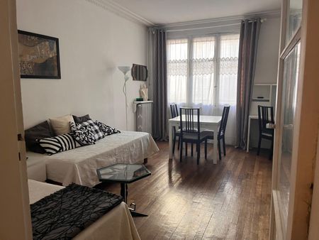 Location Appartement 1 pièce 31m² PARIS 17ème - Photo 2