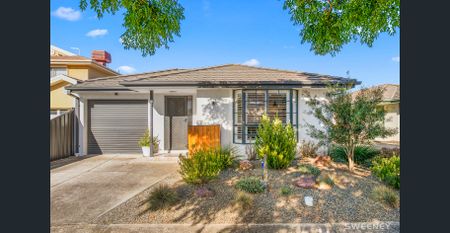 Stunning fully renovated two bedroom unit in quiet location. - Photo 5