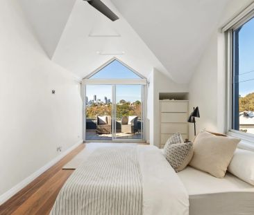 Multilevel Family Home with Sweeping City and Harbour Bridge Views - Photo 3
