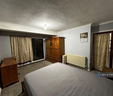 1 bedroom in a house share to rent - Photo 4
