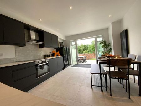 1 bedroom in a house share to rent - Photo 4