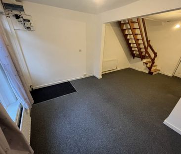 Cambria Street, Griffithstown, Pontypool - Photo 6