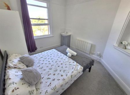 10 bedroom house share to rent - Photo 4
