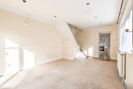 2 bedroom maisonette to rent - Photo 2