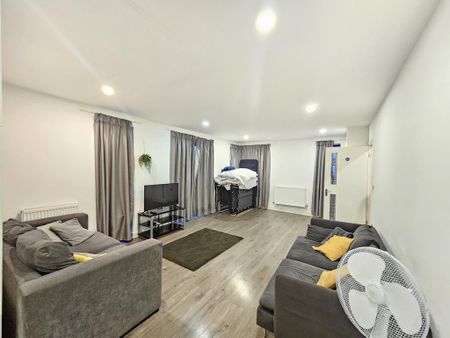 3 bedroom maisonette to rent - Photo 3