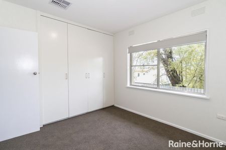 SPACIOUS FAMILY HOME - Photo 4