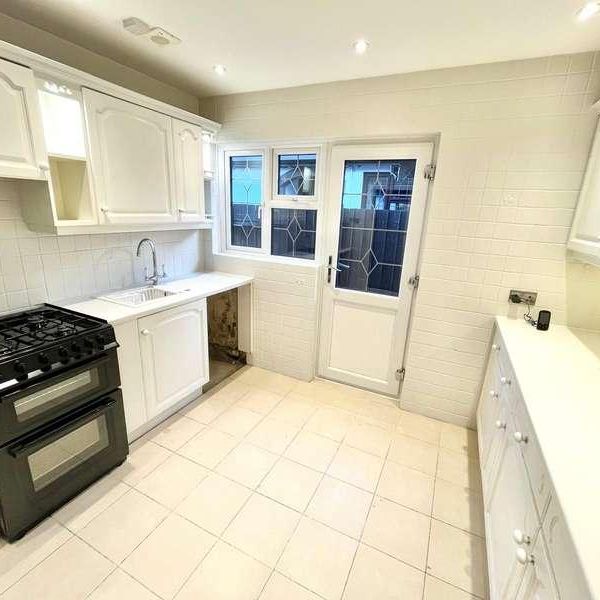 Samuels Drive, Thorpe Bay, Essex, SS1 - Photo 1