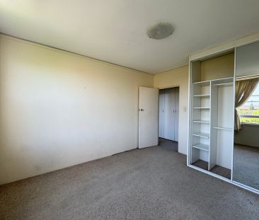 Neatly Presented Two Bedroom Apartment - Photo 2