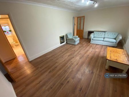 2 bedroom flat to rent - Photo 3