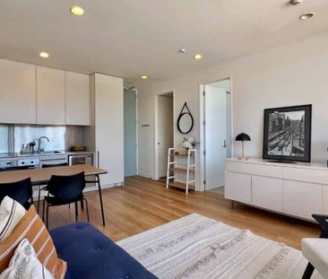 Top Floor with city views - Photo 1