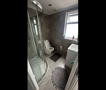 Room in a Shared House, Ernald Avenue, E6 - Photo 3