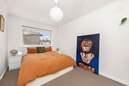 Stylish and Bright Apartment in Vibrant St Kilda - Photo 2