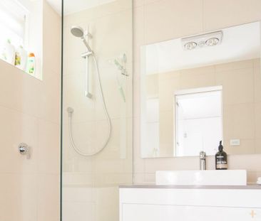 Stylish Furnished Studio with Car Space in the Heart of St Kilda - Photo 6