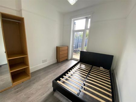 5 bedroom house to rent - Photo 2