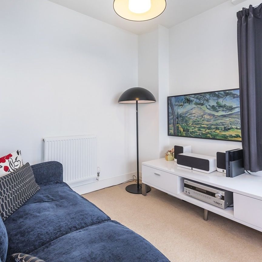 2 Bed Flat, East Ferry Road, E14 - Photo 1