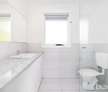 SPACIOUS FULLY RENOVATED 1 BEDROOM APARTMENT - Photo 6