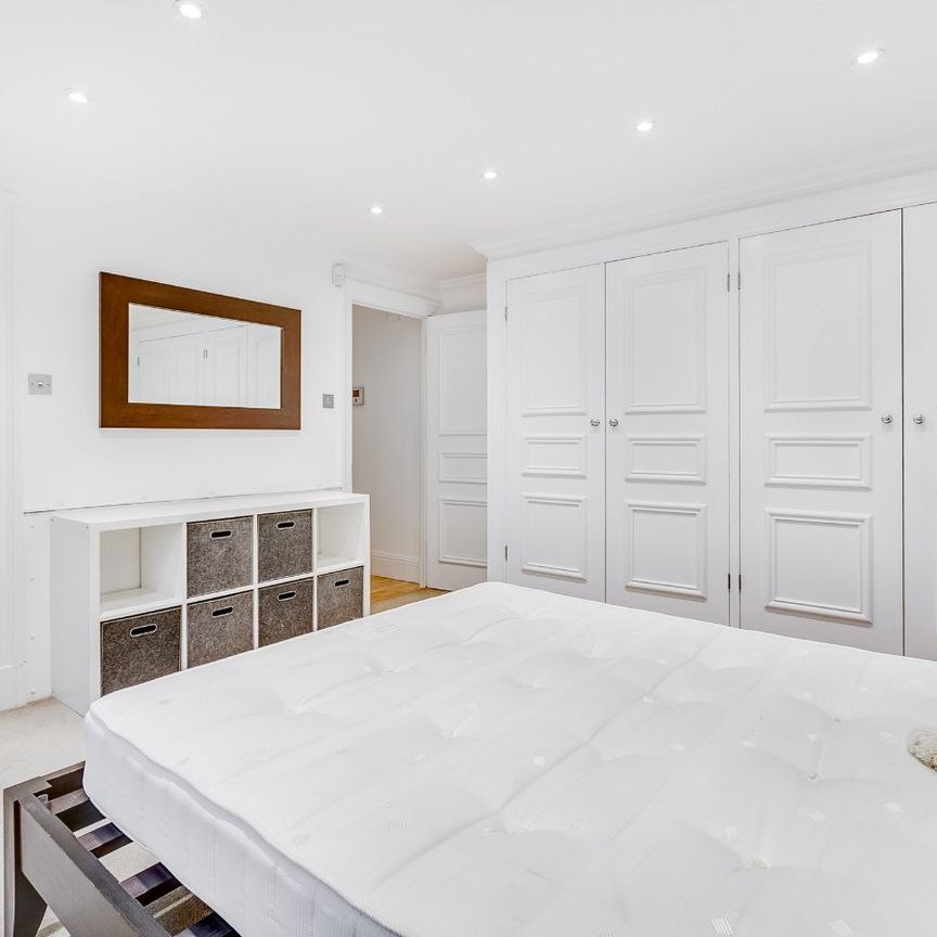 Abbey Lodge, Park Road, St John's Wood, NW8 7RL - Photo 1