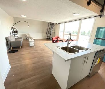 Renovated Loft in Mission Waterfront - Shop Available Below - Photo 2