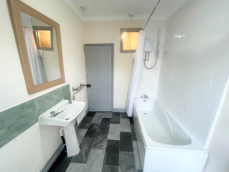 Martin Terrace , Burley, Leeds - Photo 4