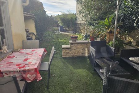 À Camaret-Sur-Aigues (84), villa de 92 m2 à louer avec terra - Photo 2