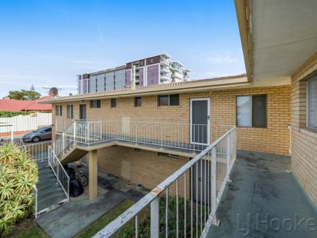Renovated 2 Bedroom Apartment - Photo 5