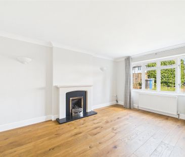 4 bedroom House in High Road, Maidenhead - Photo 1
