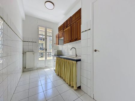 Location Appartement 3 pièces 70m² NICE 06000 - Photo 5