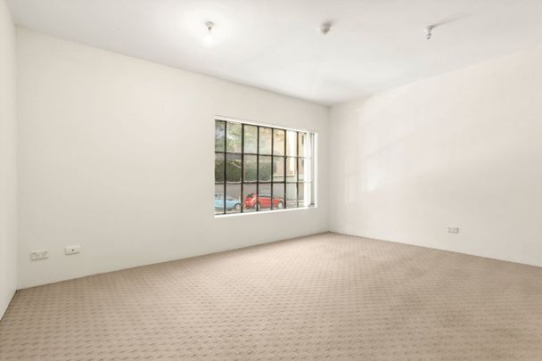 Spacious Designer Loft with Parking in Prime Camperdown Location - Photo 1