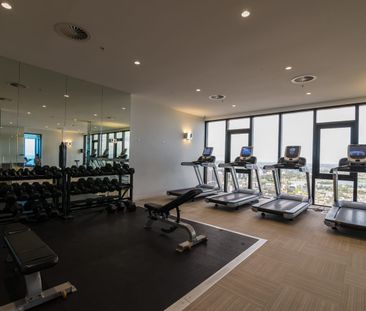 Stylish 2-Bedroom Apartment with Study in Prime Southbank Location - Photo 3