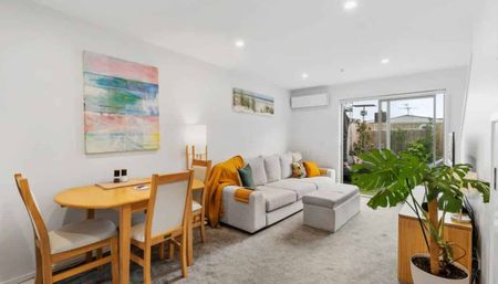 Modern 2 bed Gem! - Photo 4