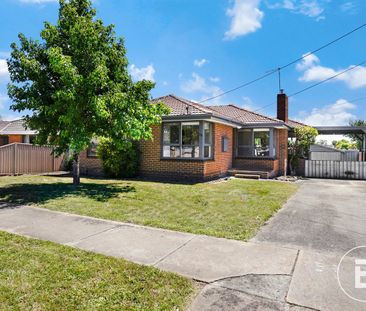 THREE-BEDROOM HOME IN A CONVENIENT LOCATION - Photo 3