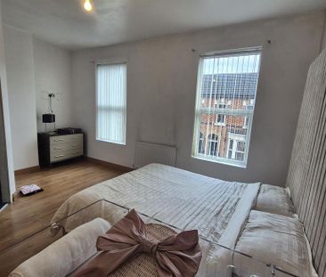 5 bedroom terraced house to rent - Photo 2