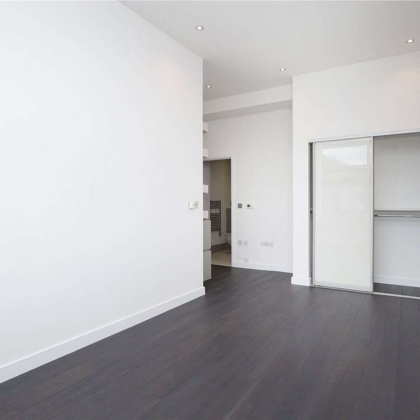 An excellent two bedroom apartment ideally located for Angel and Kings Cross. - Photo 1