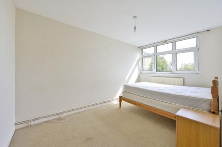 3 bedroom flat to rent - Photo 2