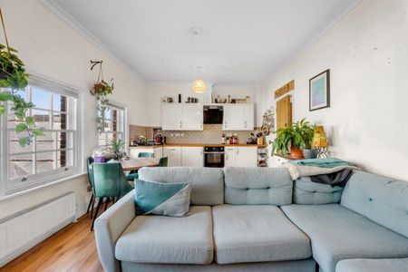 2 bedroom Flat To Let - Photo 4