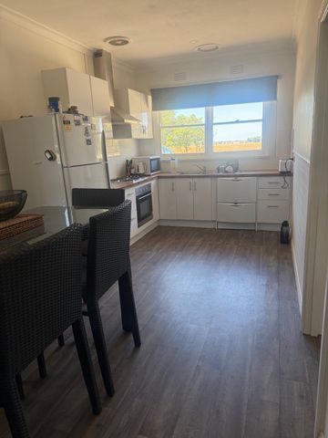 Lovely Banks - Photo 4