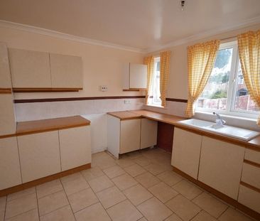 3 bedroom terraced house to rent - Photo 3