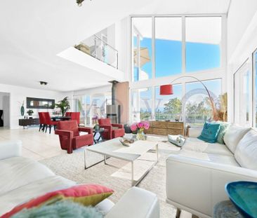 LUXURY WITH LARGE GARDEN AND LAKE VIEW - Photo 3