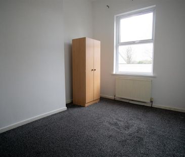 2 bedroom end of terrace house to rent - Photo 2