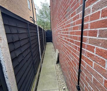 Adamson Close, Latchford - Photo 4