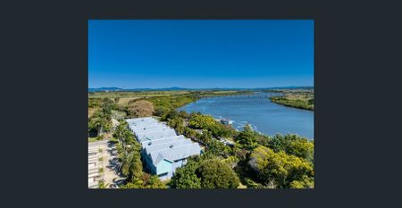 Great location with water views! - Photo 4