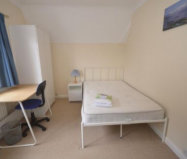 5 bedroom semi-detached house to rent - Photo 2