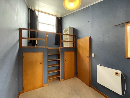 St Johns Hill family home - Photo 5