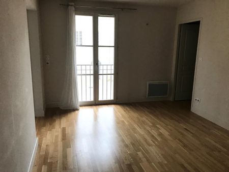 location Appartement F2 DE 45.9m² À VILLENEUVE LES AVIGNON - Photo 3